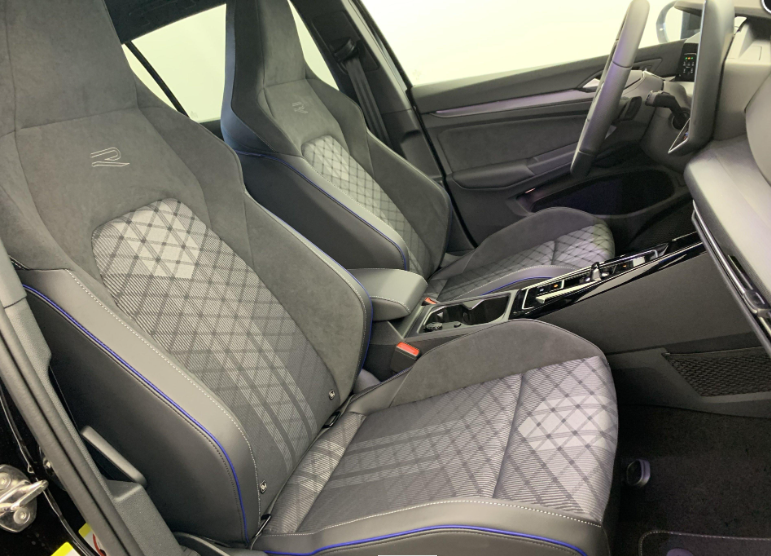 Volkswagen - GOLF 8 NOUVELLE 2.0 TDI 150 DSG7 R-LINE 6