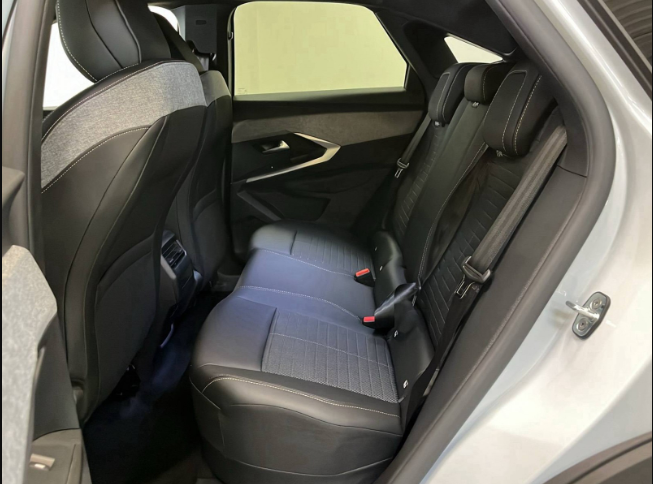 PEUGEOT 3008 NOUVEAU HYBRID 145 E-DCS6 ALLURE 12