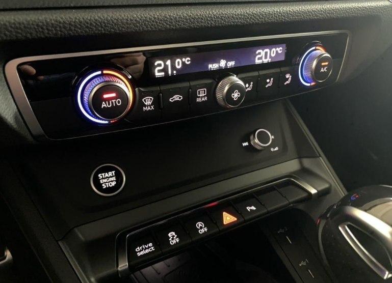 Audi - Q3 35 TDI 150 CH S TRONIC 7 S LINE 19